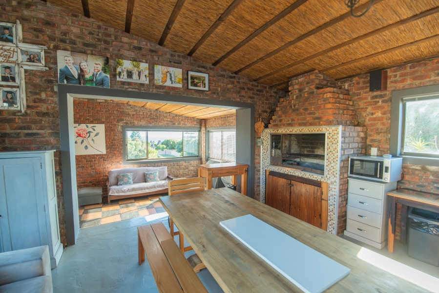 4 Bedroom Property for Sale in Clarendon Marine Eastern Cape